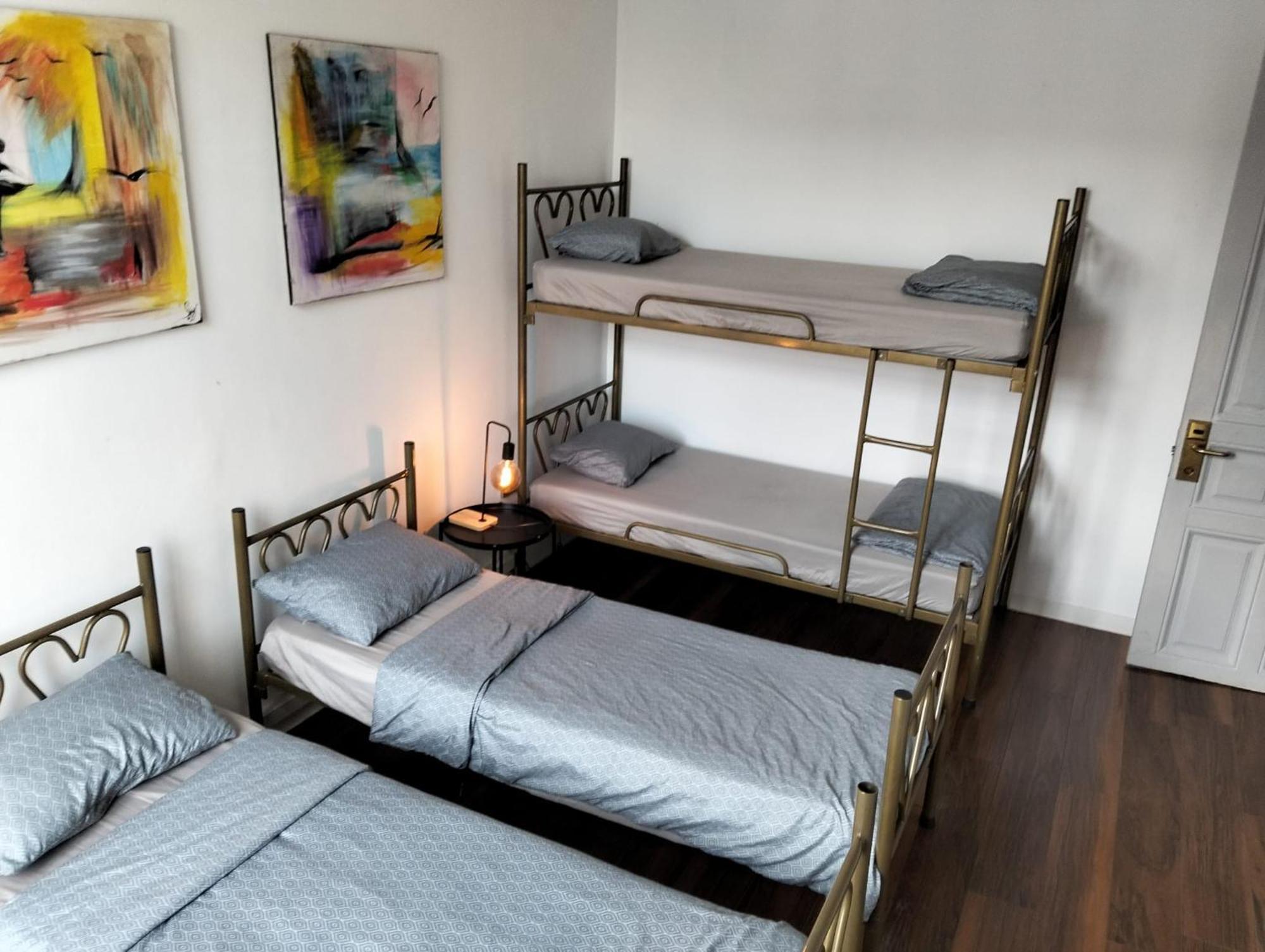 Antique Hostel Bukares Bagian luar foto