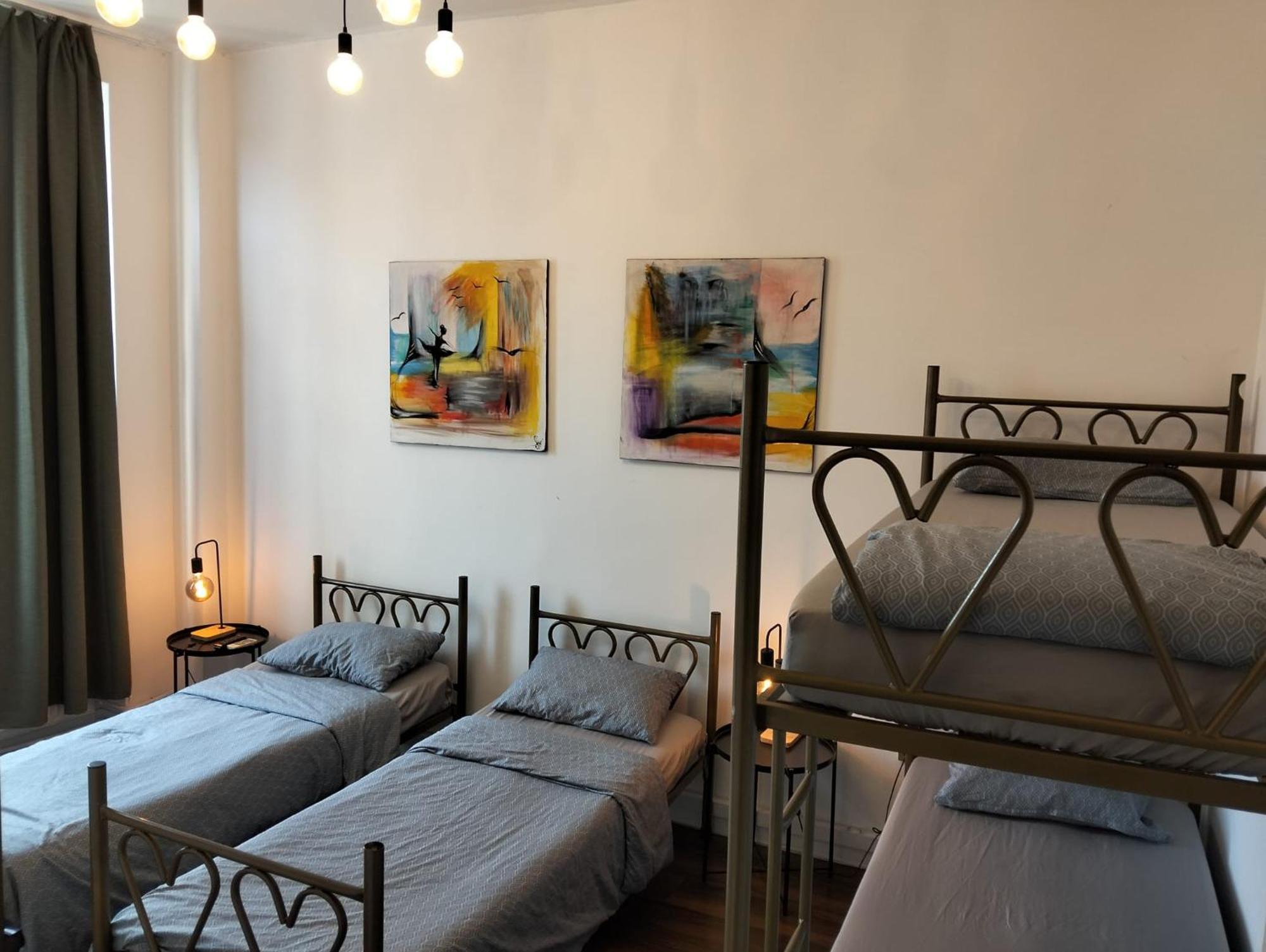 Antique Hostel Bukares Bagian luar foto