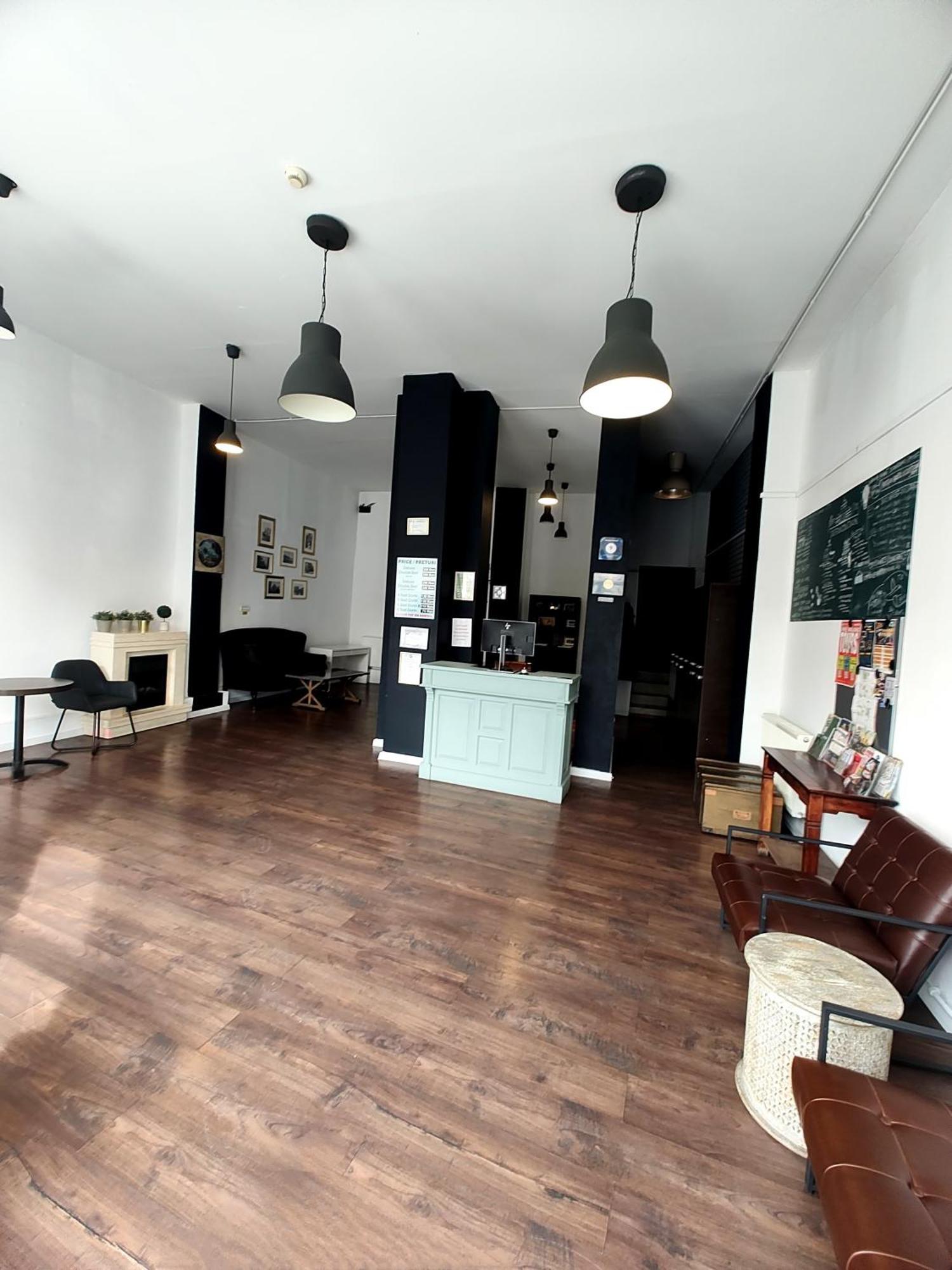 Antique Hostel Bukares Bagian luar foto