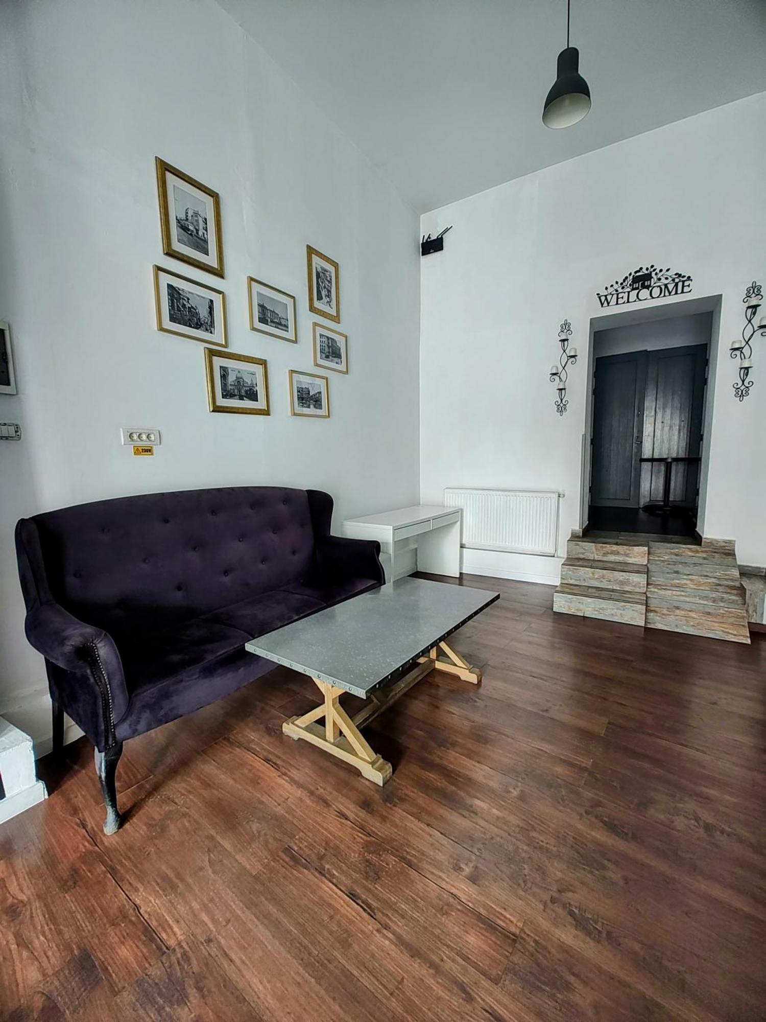 Antique Hostel Bukares Bagian luar foto