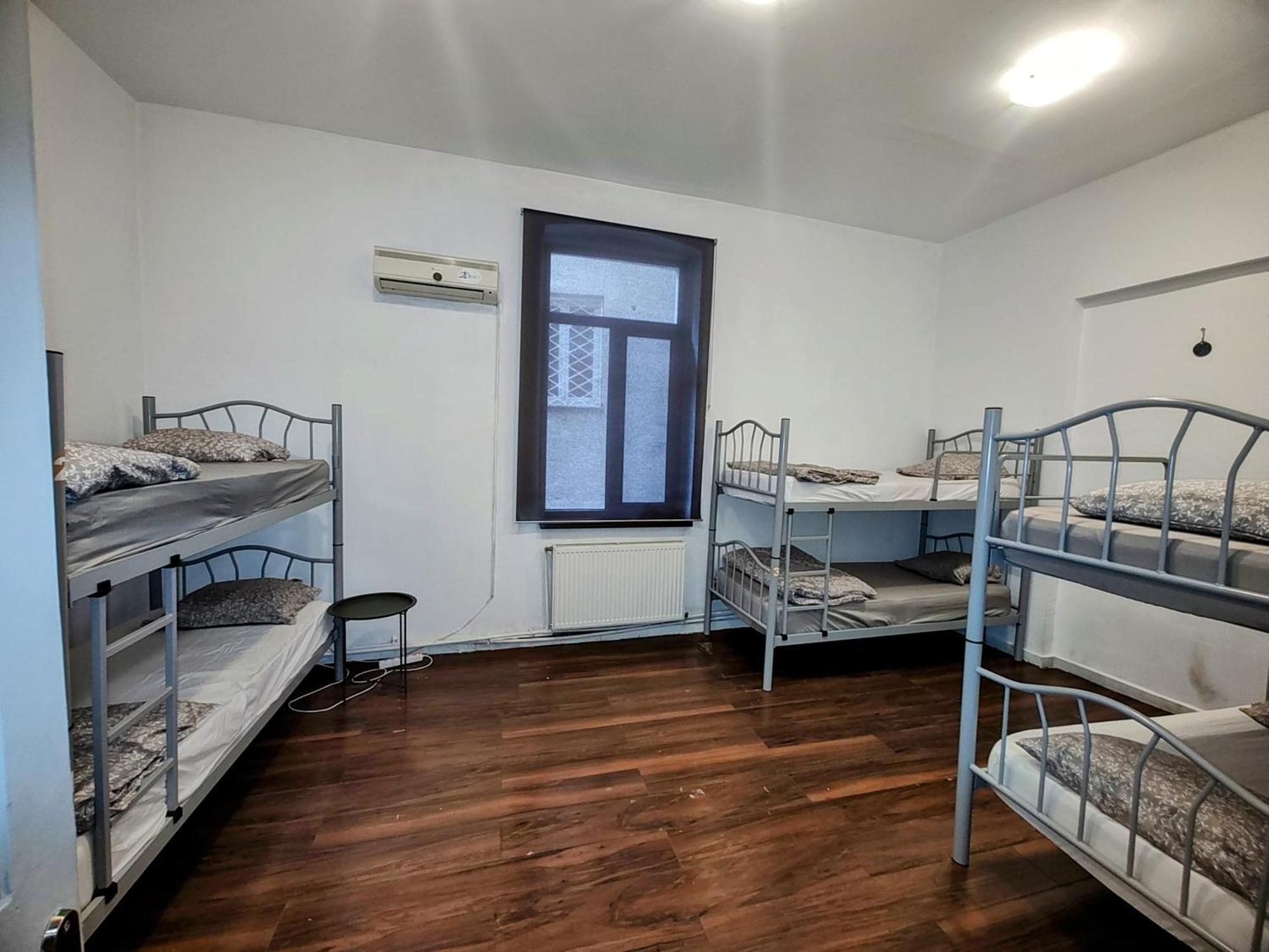 Antique Hostel Bukares Bagian luar foto