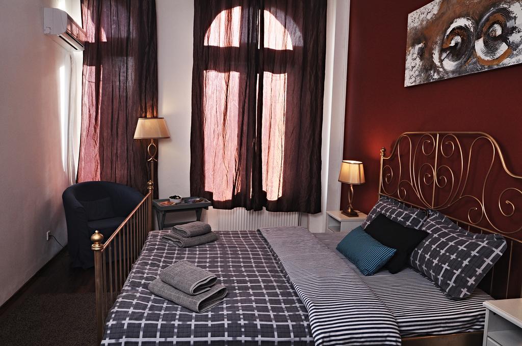 Antique Hostel Bukares Ruang foto